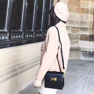Black Metal Clasp Shoulder/Crossbody Bag